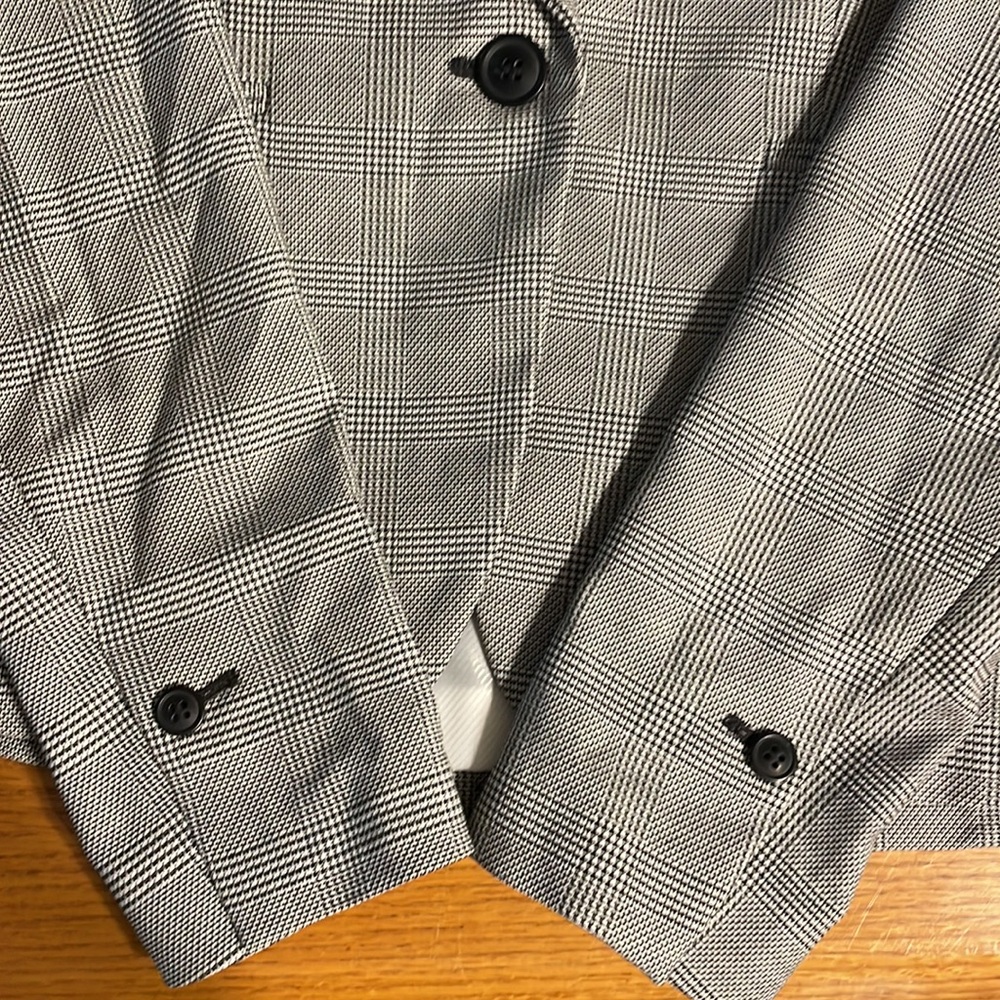 Blazer - Picture 4 of 4